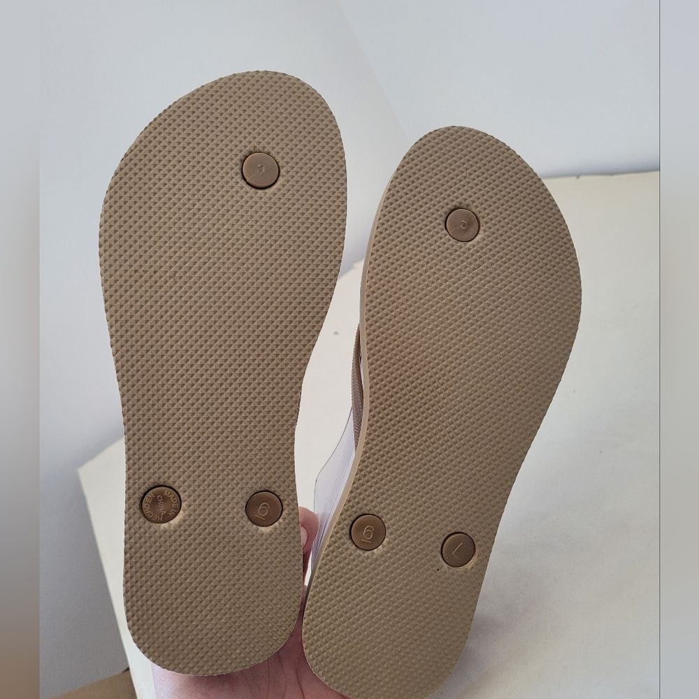 Old Navy Sandals Flip Flops Animal Print Thong Casual Beach Pool Vacation 6 - Picture 7 of 7